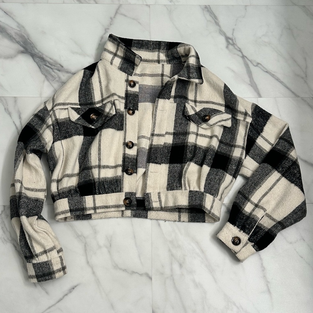 Jacket 🤍🖤 - Picture 2 of 2